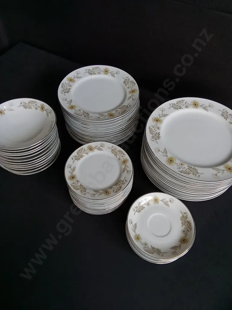 53 PIECES VICTORIA BY YAMATO FINE CHINA PLATES AND BOWLS SET Image 1++