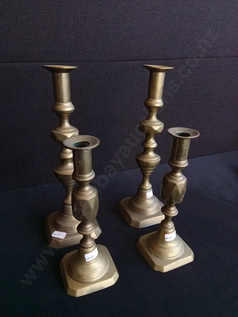 SET OF 4 VINTAGE BRASS CANDLESTICKS Image 1++