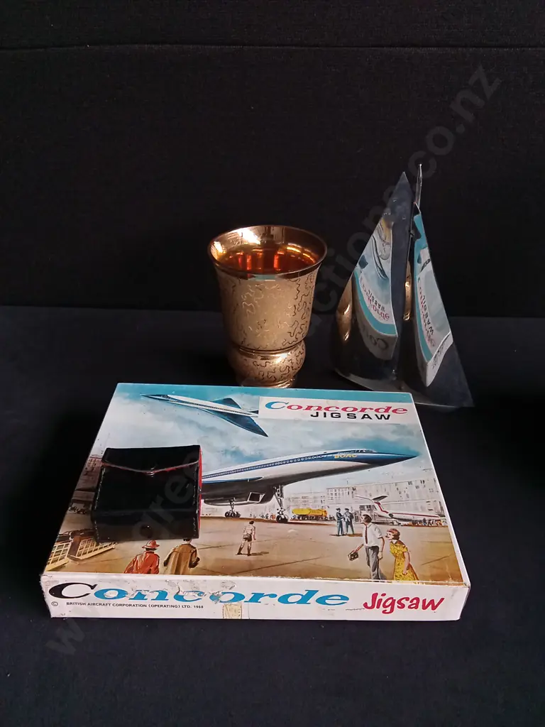 4 PIECES MIX OF DECOR AND VINTAGE ITEMS Image 1++