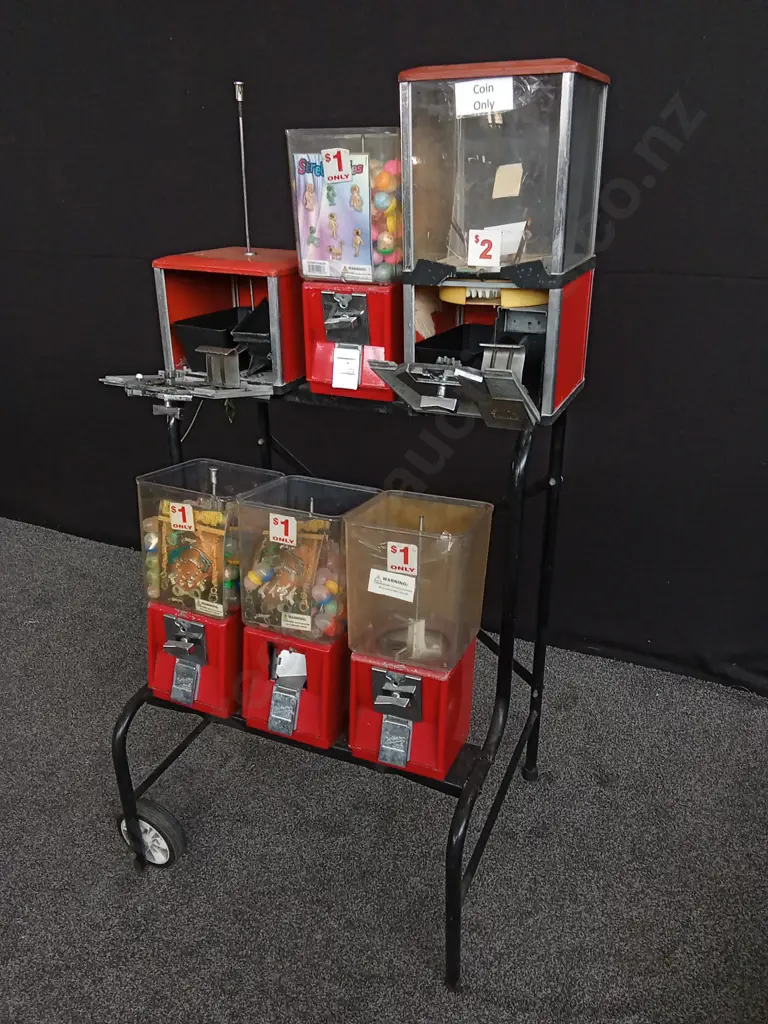 VENDING MACHINES ON STAND Image 1++