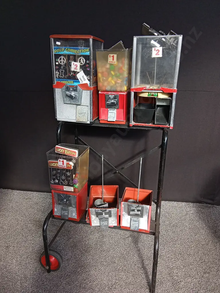VENDING MACHINES ON STAND Image 1++