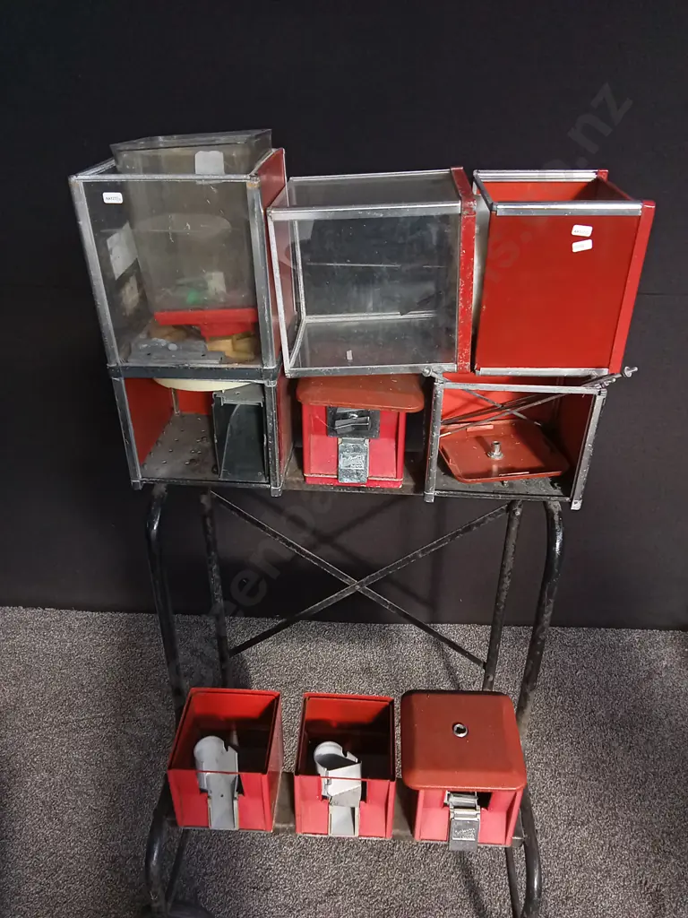 VENDING MACHINES ON STAND Image 1++