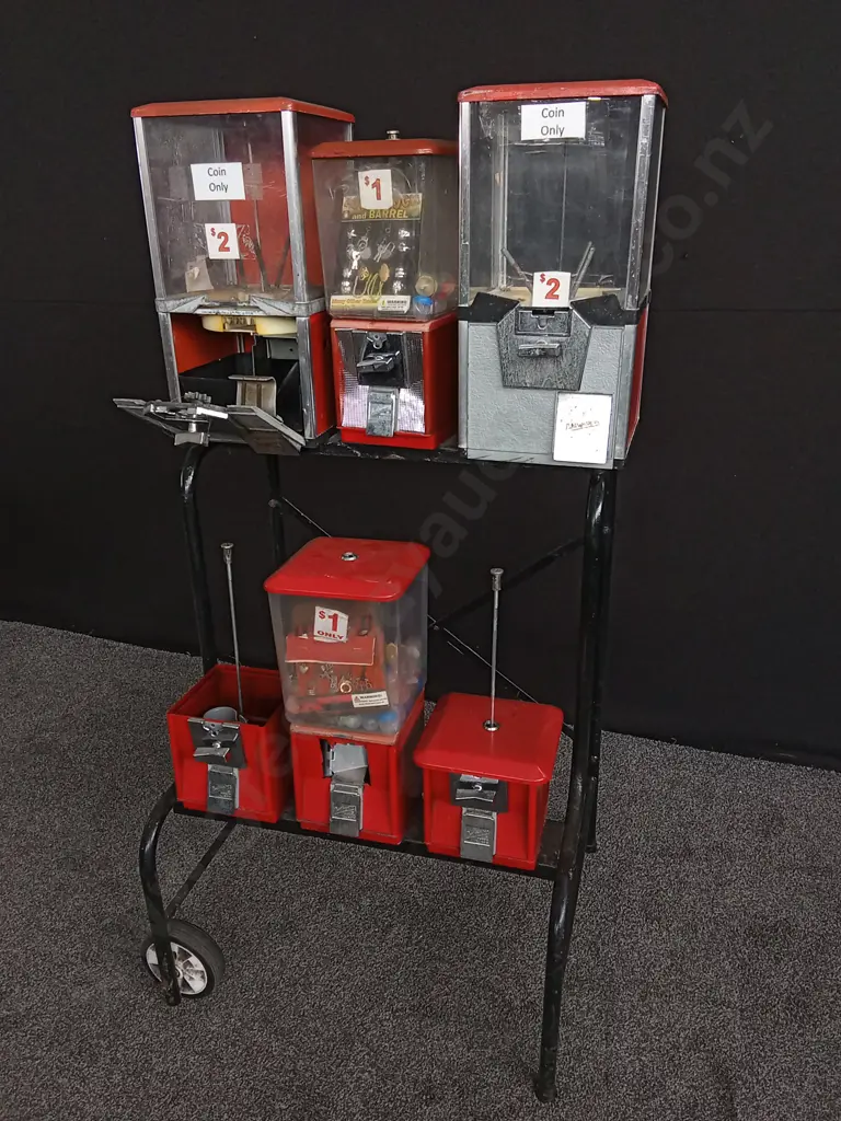 VENDING MACHINES ON STAND Image 1++