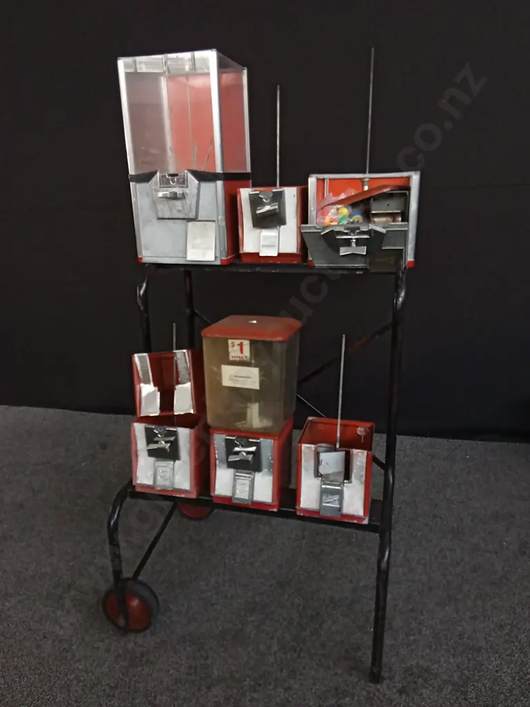 VENDING MACHINES ON STAND Image 1++