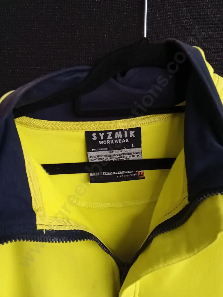 4 PIECES HI VIS WORKWEAR Image 1++