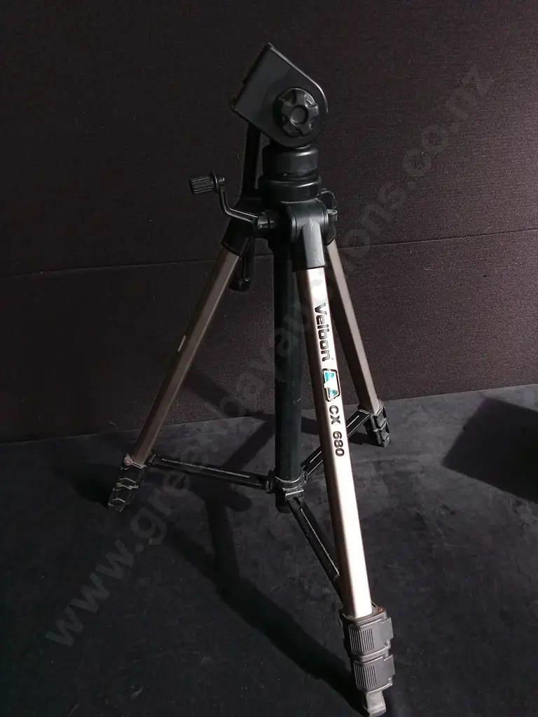 VELBON TRIPOD Image 1++