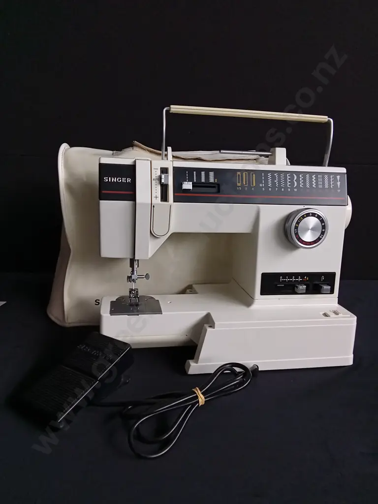 VINTAGE SINGER 6233 SEWING MACHINE Image 1++