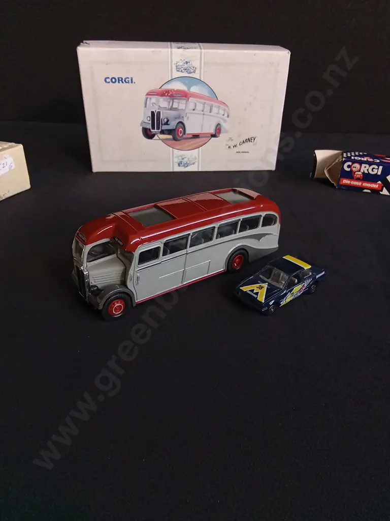 2 PIECES CORGI DIE CAST 1:50 SCALE AEC REGAL SINGLE DECK COACH AND FORD ESCORT DIE CAST MODEL, PACKAGED Image 1++