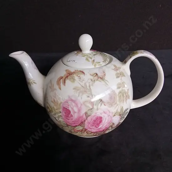 VICTORIA AND SURGERY MUSEUM FINE CHINA COLLECTION TEA POT