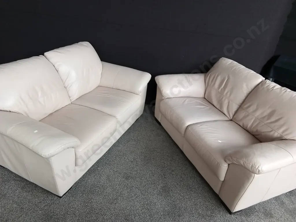2 PIECE CREAM LEATHER COUCH SET Image 1++