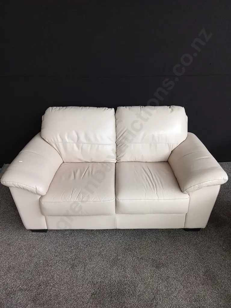 2 PIECE CREAM LEATHER COUCH SET Image 1++