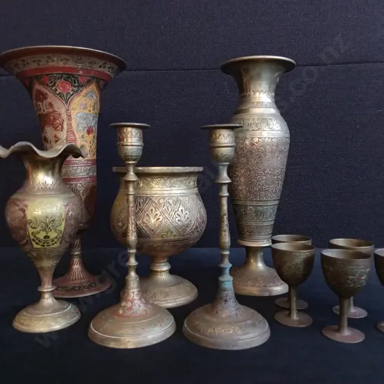 COLLECTION OF VINTAGE ETCHED BRASS DECORATIVE ITEMS, 11 PIECES