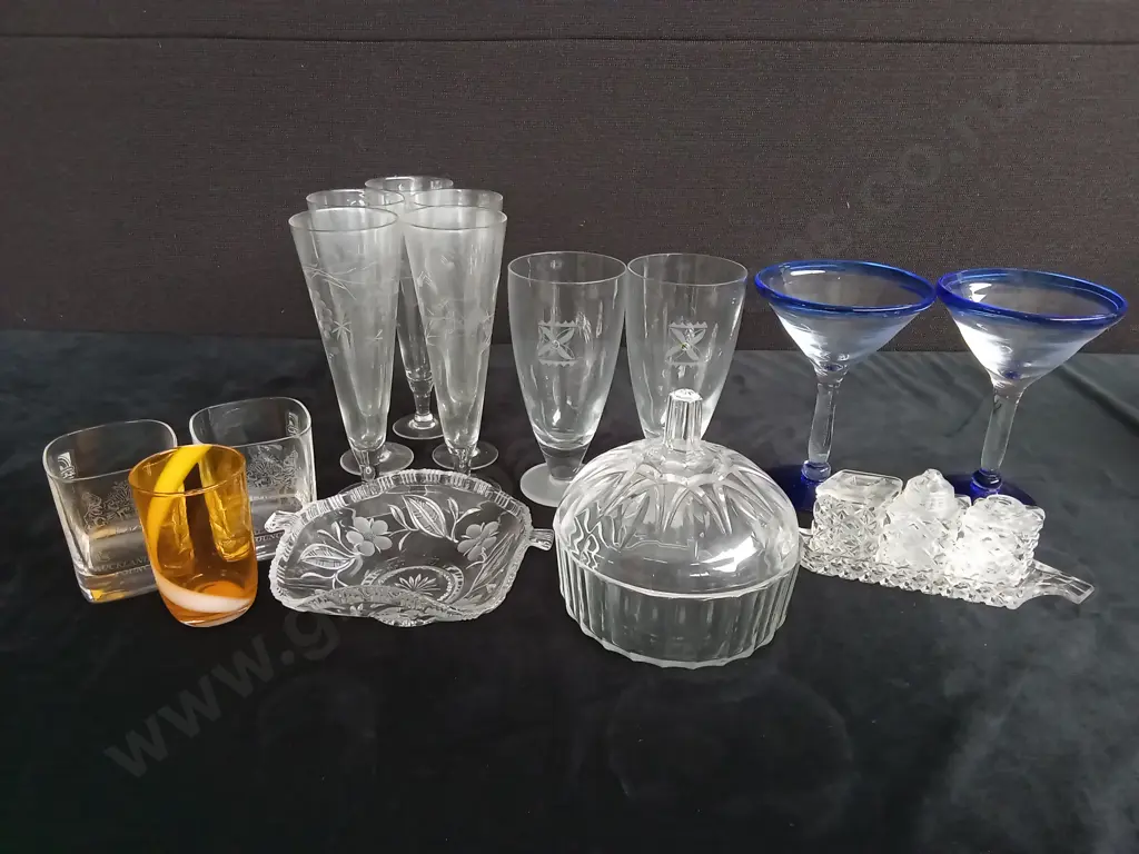 ASSORTED GLASS ITEMS Image 1++