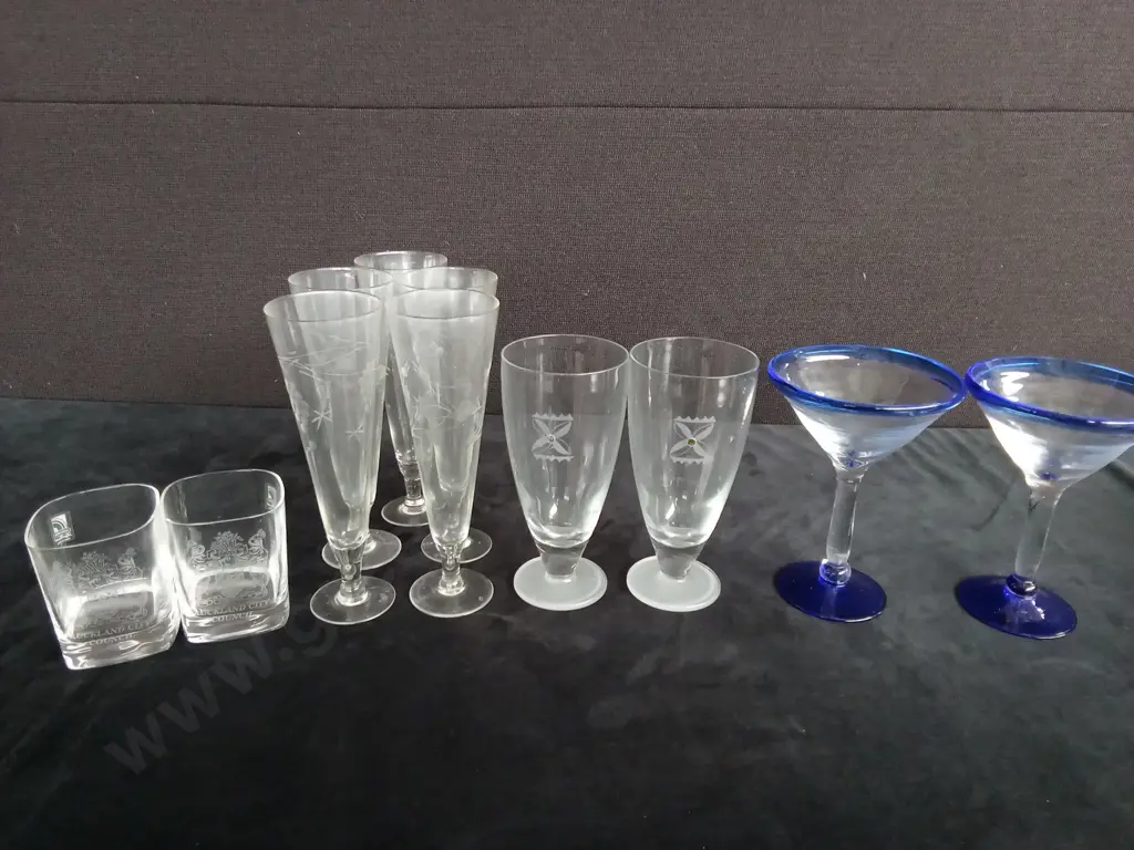 ASSORTED GLASS ITEMS Image 1++