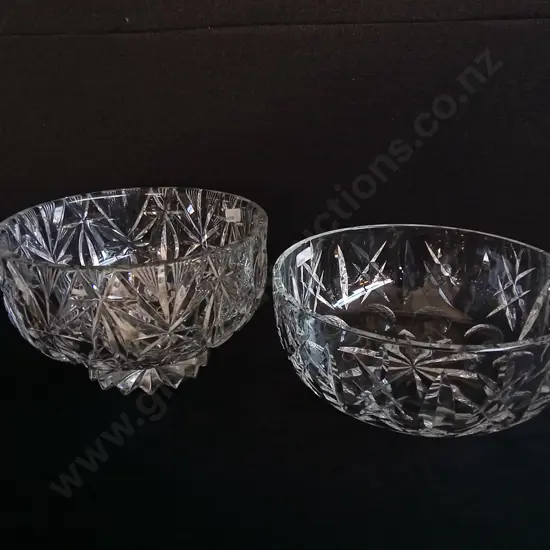 PAIR OF DECORATIVE GLASS BOWLS AND SHELLS