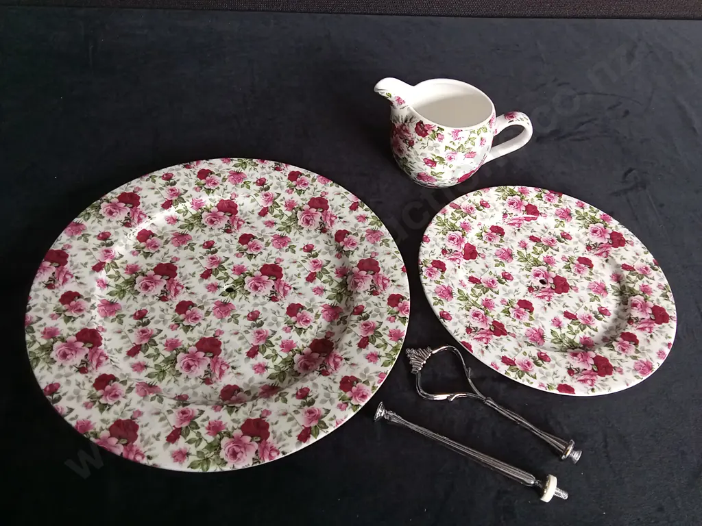STEVENS ROSE BUD CAKE STANDS AND JUG Image 1++