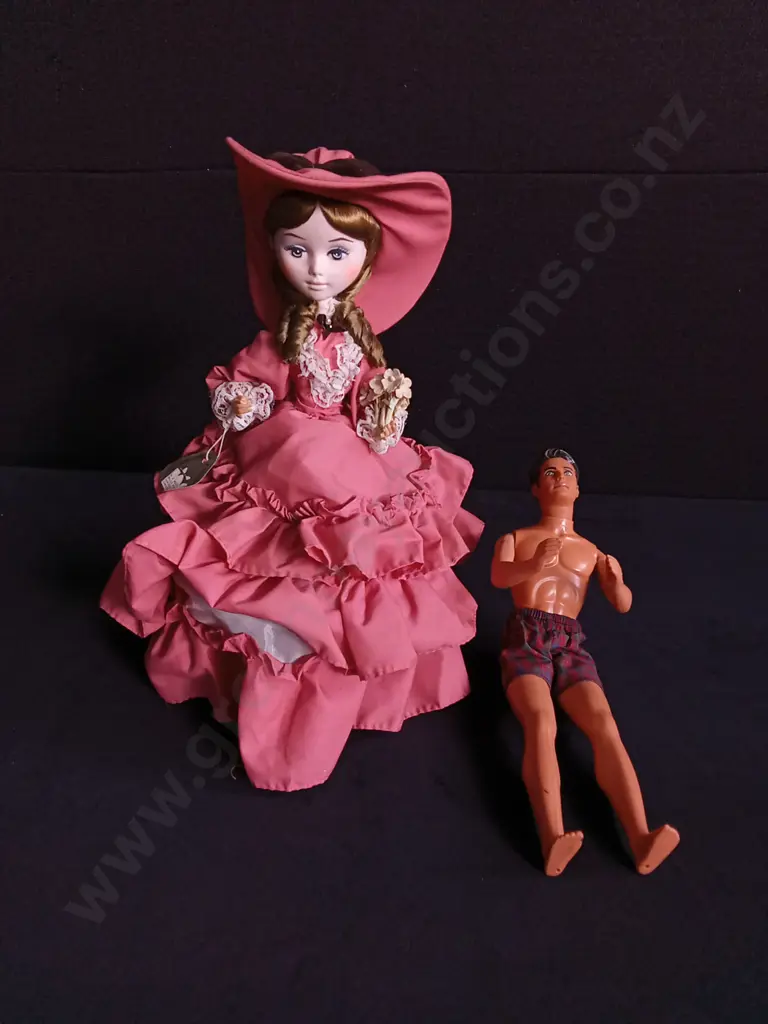 2 PIECES VINTAGE MUSICAL DOG AND BRANDON DOLL FROM 90210 Image 1++