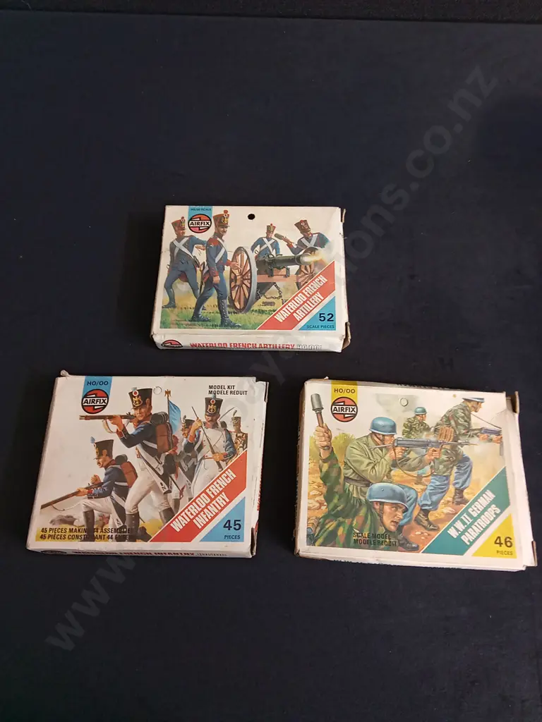 3 VINTAGE BOXES OF MILITARY MODELS, AIRFIX Image 1++