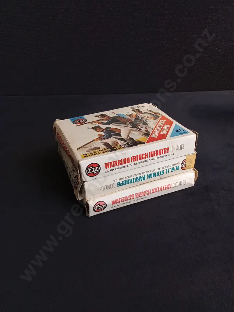 3 VINTAGE BOXES OF MILITARY MODELS, AIRFIX Image 1++