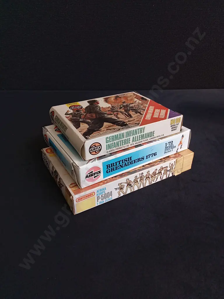 3 VINTAGE BOXES OF MILITARY MODELS, MATCHBOX AND AIRFIX Image 1++