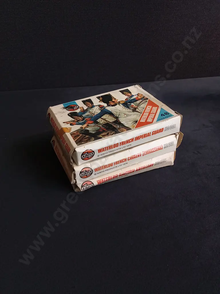 3 VINTAGE BOXES OF MILITARY MODELS, AIRFIX Image 1++