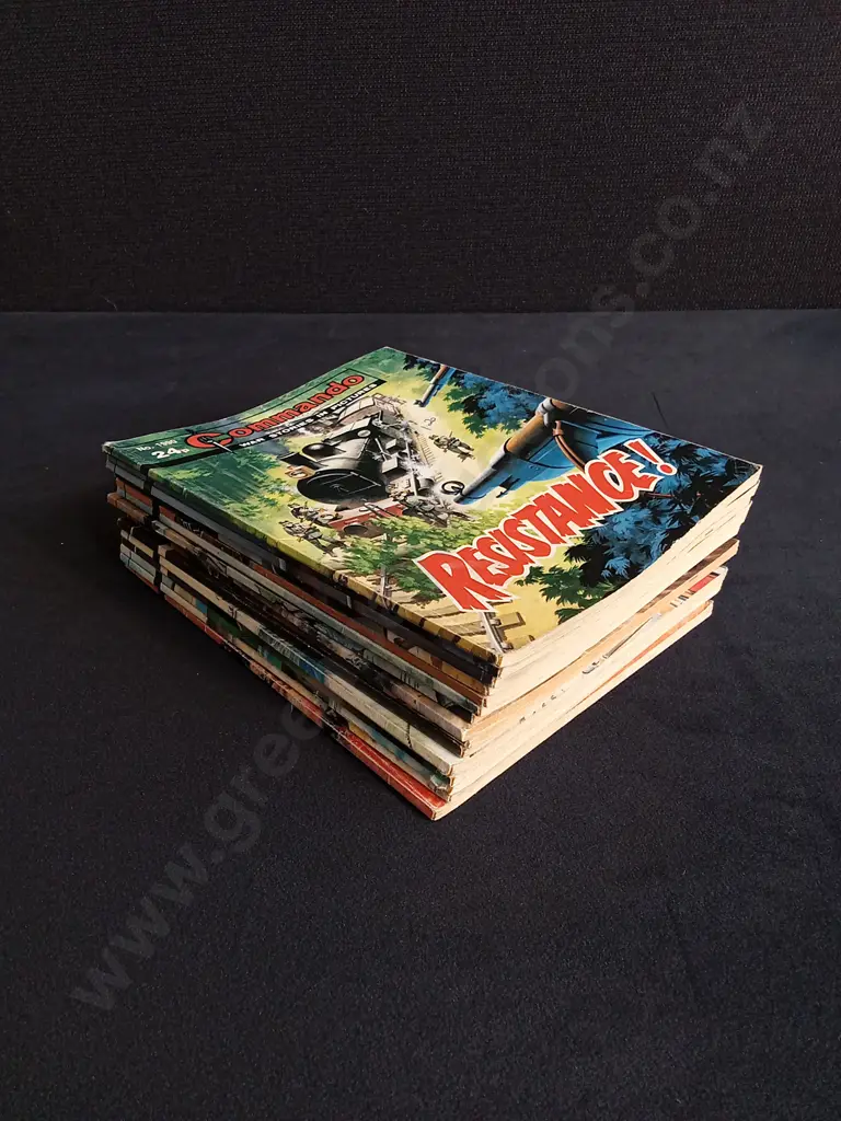 15 PIECES MIX OF VINTAGE COMMANDO WAR COMICS Image 1++