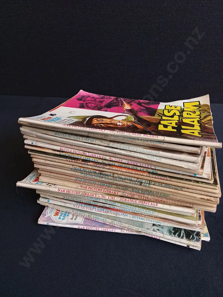 27 PIECES MIX OF VINTAGE WAR PICTURE LIBRARY AND BATTLE PICTURE LIBRARY COMICS Image 1++