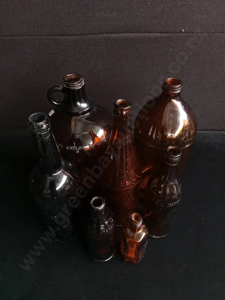 7 PIECES AMBER GLASS BOTTLES AND JUG Image 1++