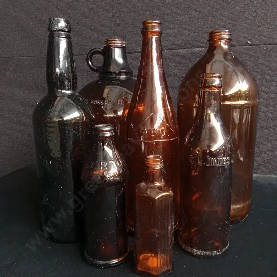 7 PIECES AMBER GLASS BOTTLES AND JUG