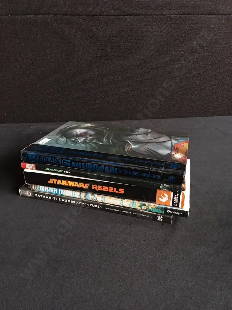 5 PIECES MARVEL AND DC COMICS Image 1++