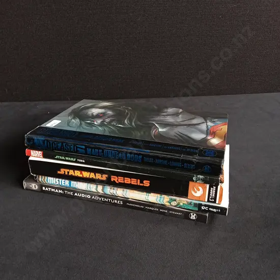 5 PIECES MARVEL AND DC COMICS