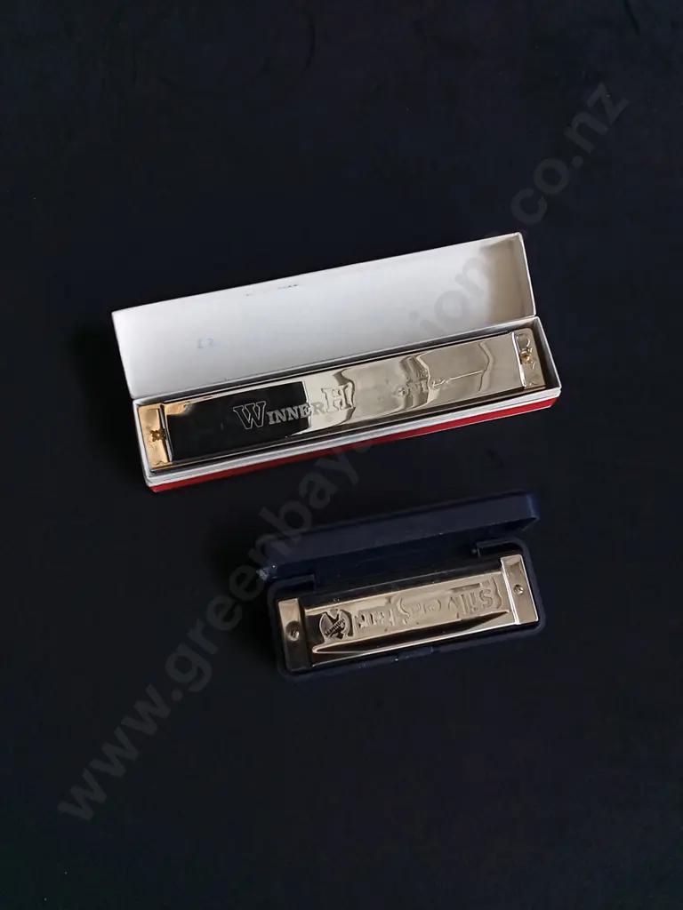 2 PIECES VINTAGE HARMONICAS IN ORIGINAL PACKAGING, WINNER AND SILVER STAR Image 1++