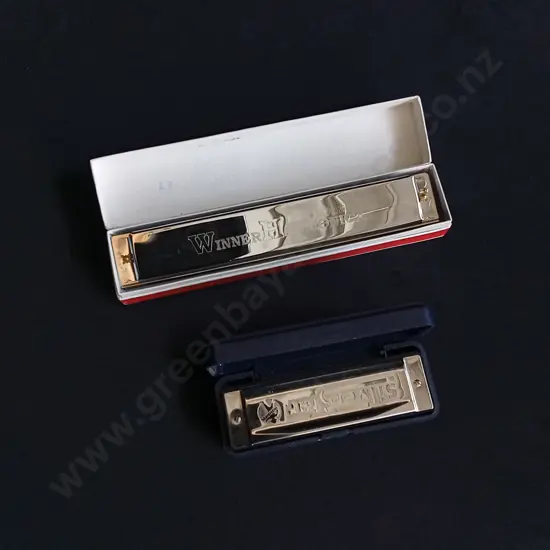 2 PIECES VINTAGE HARMONICAS IN ORIGINAL PACKAGING, WINNER AND SILVER STAR
