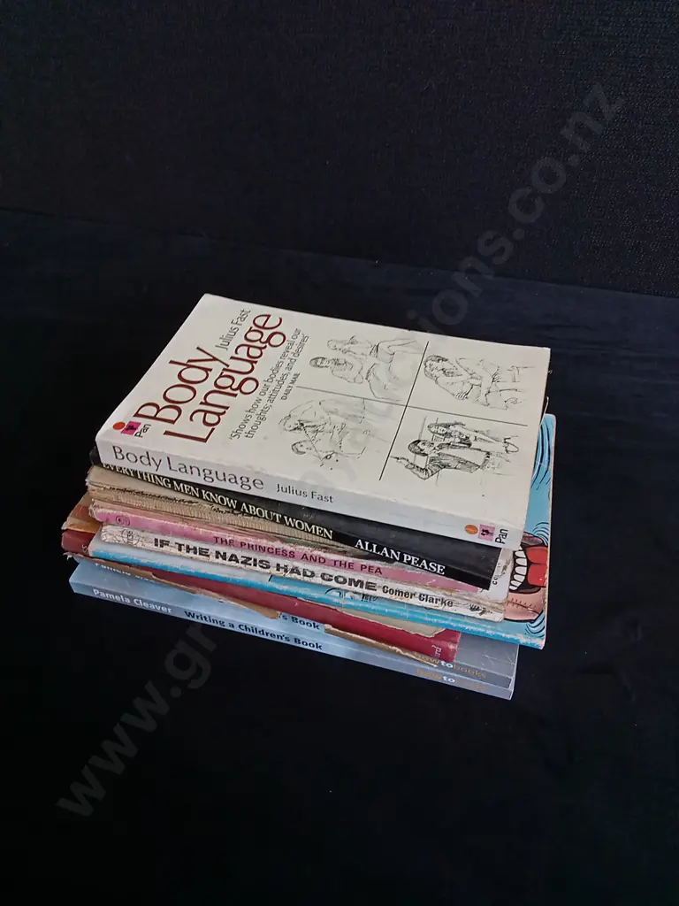 9 PIECES BOOKS Image 1++