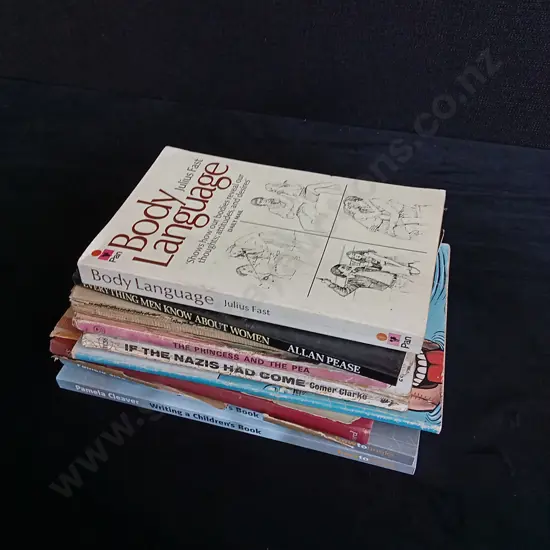 9 PIECES BOOKS