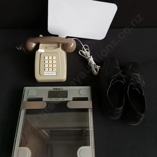 MISCELLANEOUS MIX INCLUDING VINTAGE PHONE
