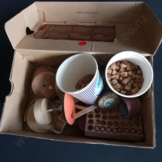 BOX OF TOOLS SANDING PADS AND WHEELS