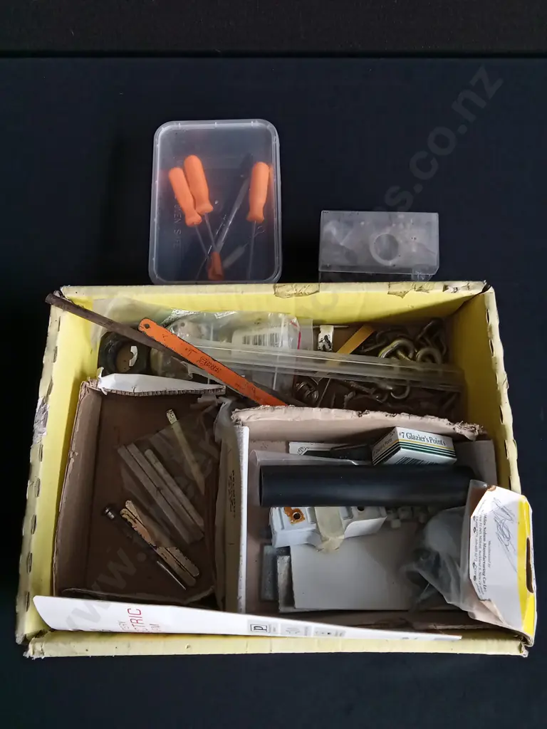 MIX OF TOOLS AND HARDWARE Image 1++