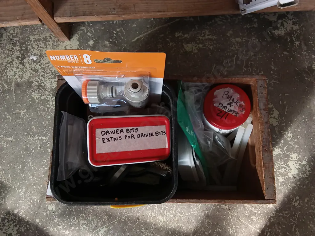 MISCELLANEOUS MIX OF HARDWARE AND TOOLS Image 1++