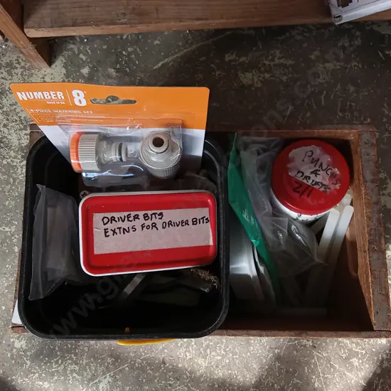 MISCELLANEOUS MIX OF HARDWARE AND TOOLS