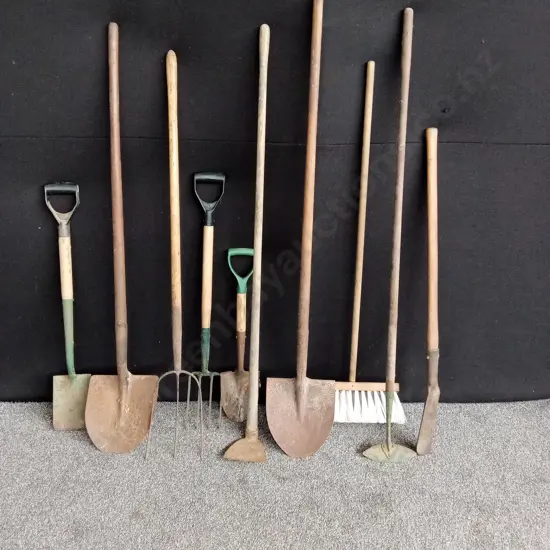 10 X ASSORTED GARDEN TOOLS