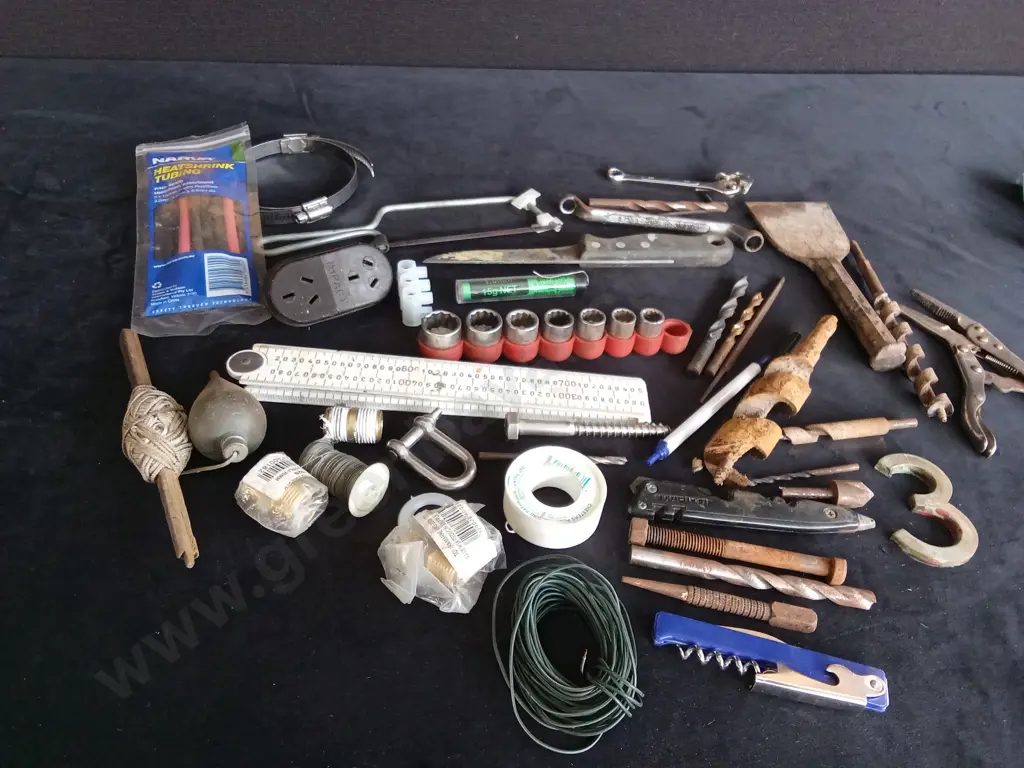 BOX OF ASSORTED ITEMS Image 1++