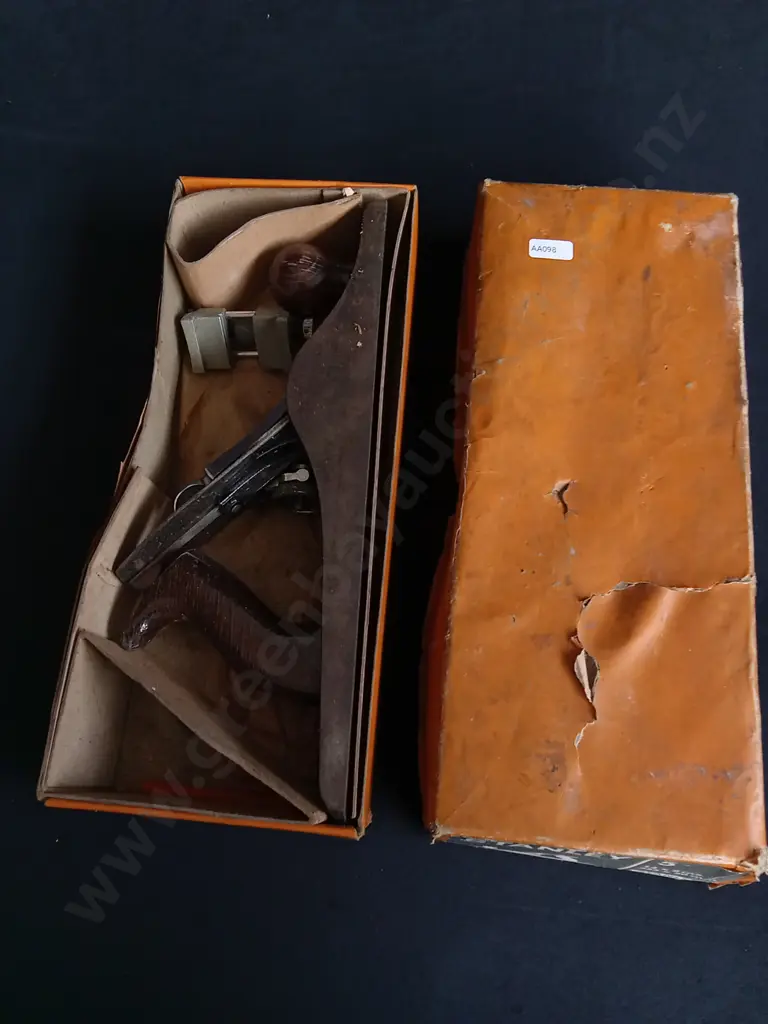 VINTAGE STANLEY NUMBER 5 HAND PLANE IN ORIGINAL BOX Image 1++