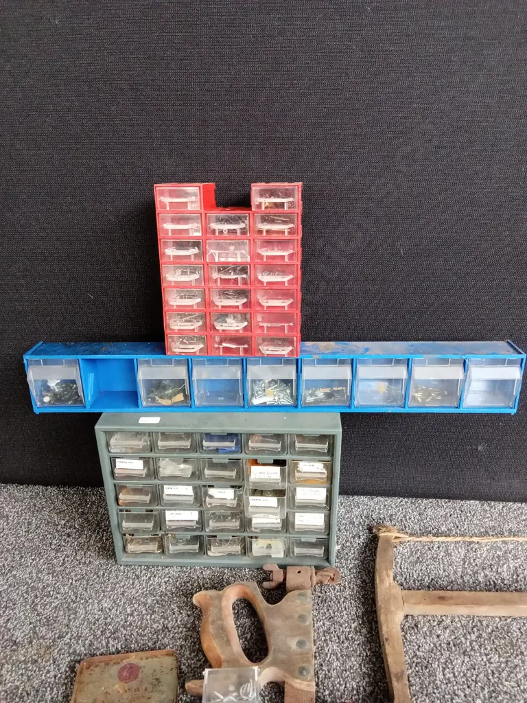 ASSORTED TOOLS AND TOOL BITS Image 1++