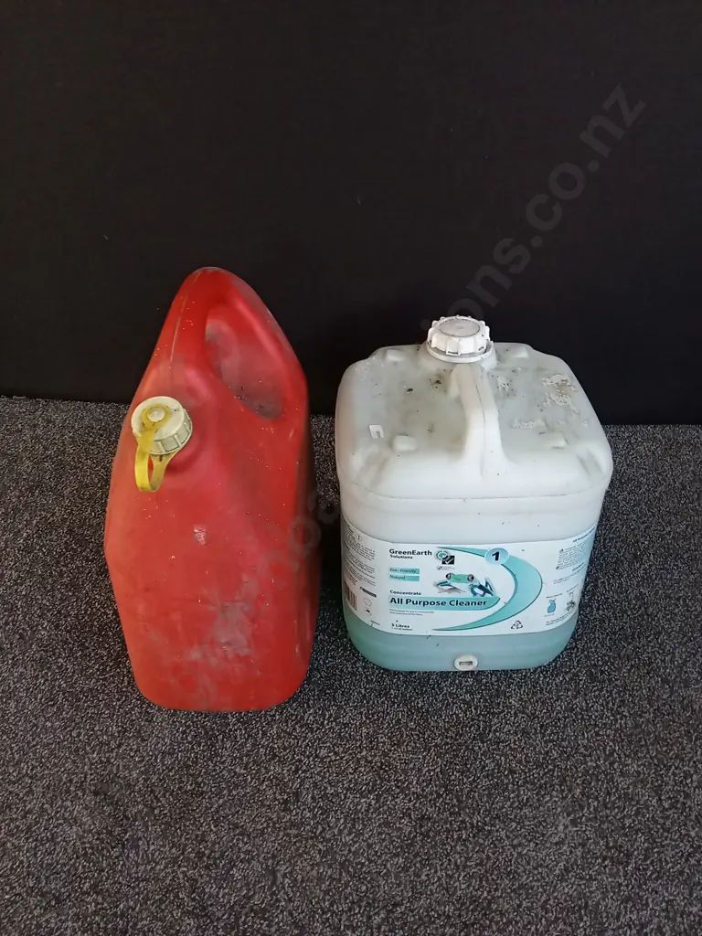 ALL PURPOSE CLEANER AND OIL CANISTER Image 1++