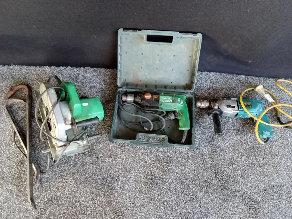 MIX OF POWER TOOLS AND 2 CROWBARS Image 1++