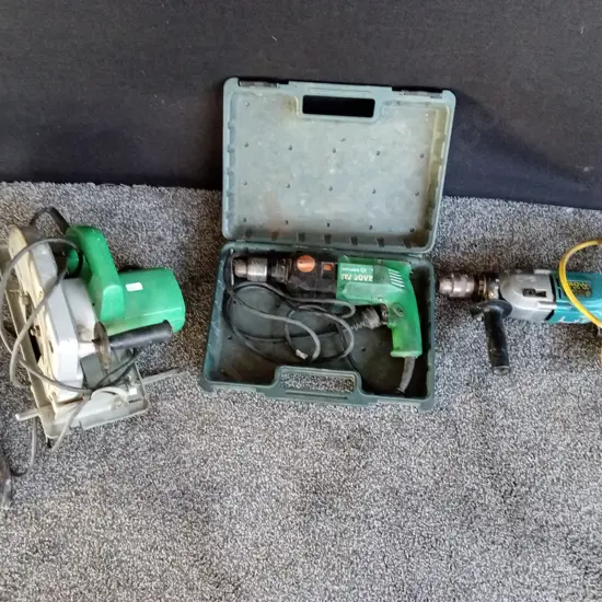 MIX OF POWER TOOLS AND 2 CROWBARS