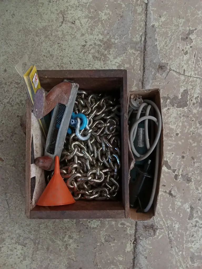 BOX OF TOOLS Image 1++