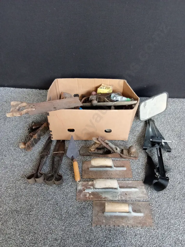 BOX OF TOOLS AND OTHER ITEMS Image 1++