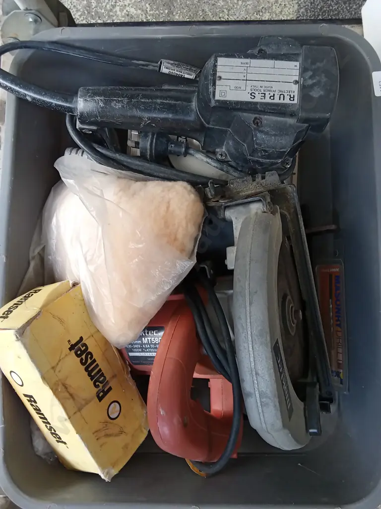 MIX OF POWER TOOLS UNTESTED Image 1++